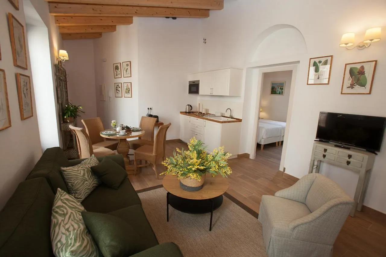 Patios De La Riva contacts